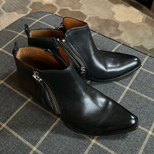 Frye Sacha leather ankle booties. Size 7.5B never worn. No box.